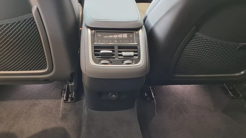 2026 Volvo XC90 Plus - Photo 20