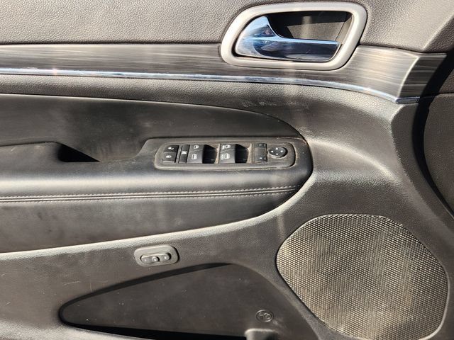 Used 2022 White Jeep Limited 4x4 image 23