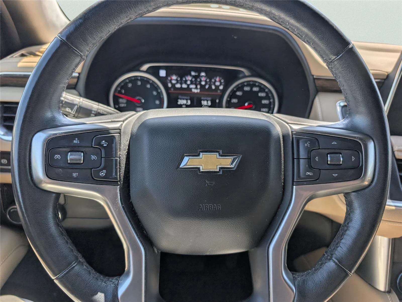 Used 2021 Iridescent Pearl Tricoat Chevrolet Premier image 22