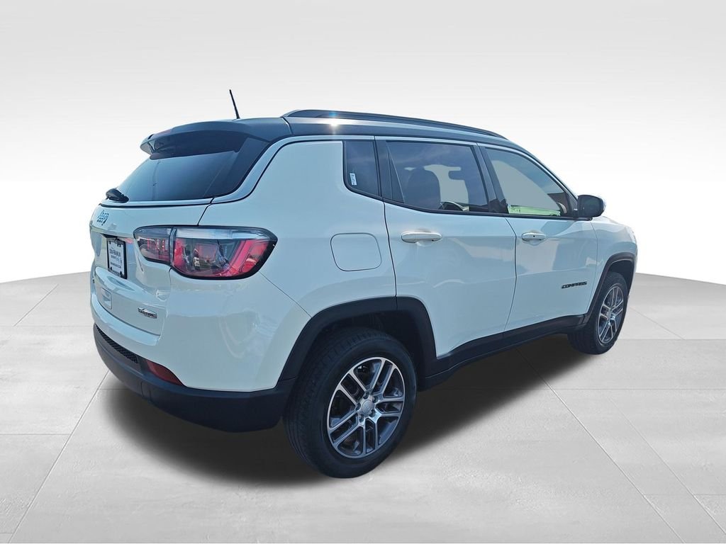 Used 2020 White Jeep Latitude image 5