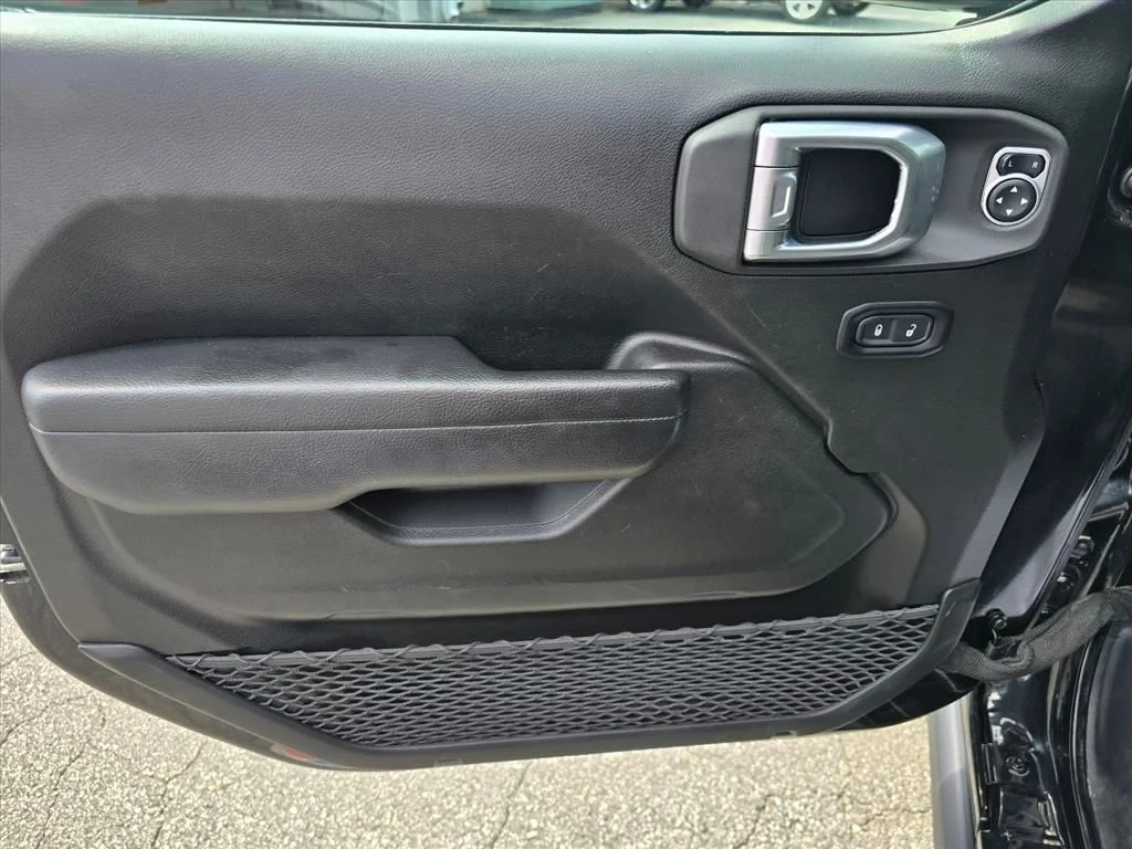 Used 2025 Black Jeep Rubicon image 9