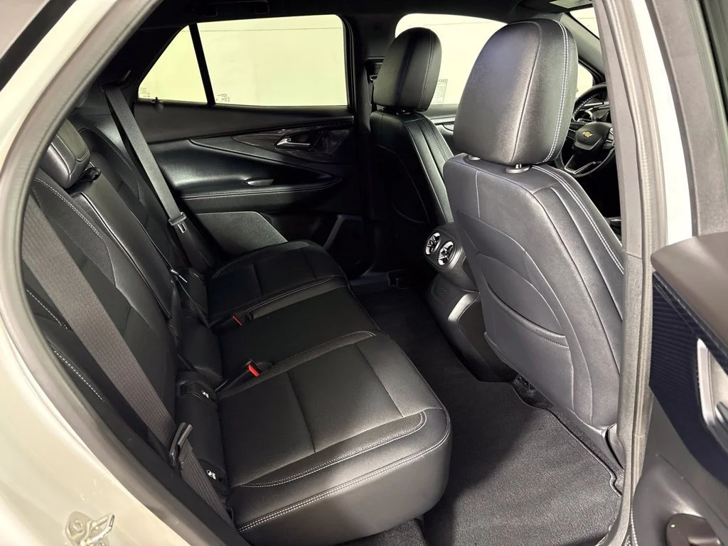Used 2024 Summit White Chevrolet LT image 26