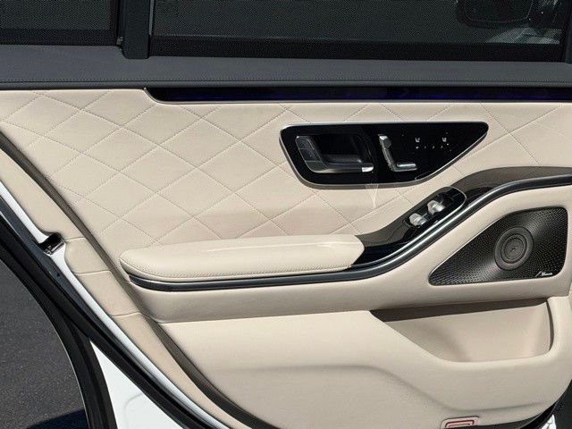 New 2026 MANUFAKTUR Moonlight White Magno Mercedes-Benz S 580 image 25