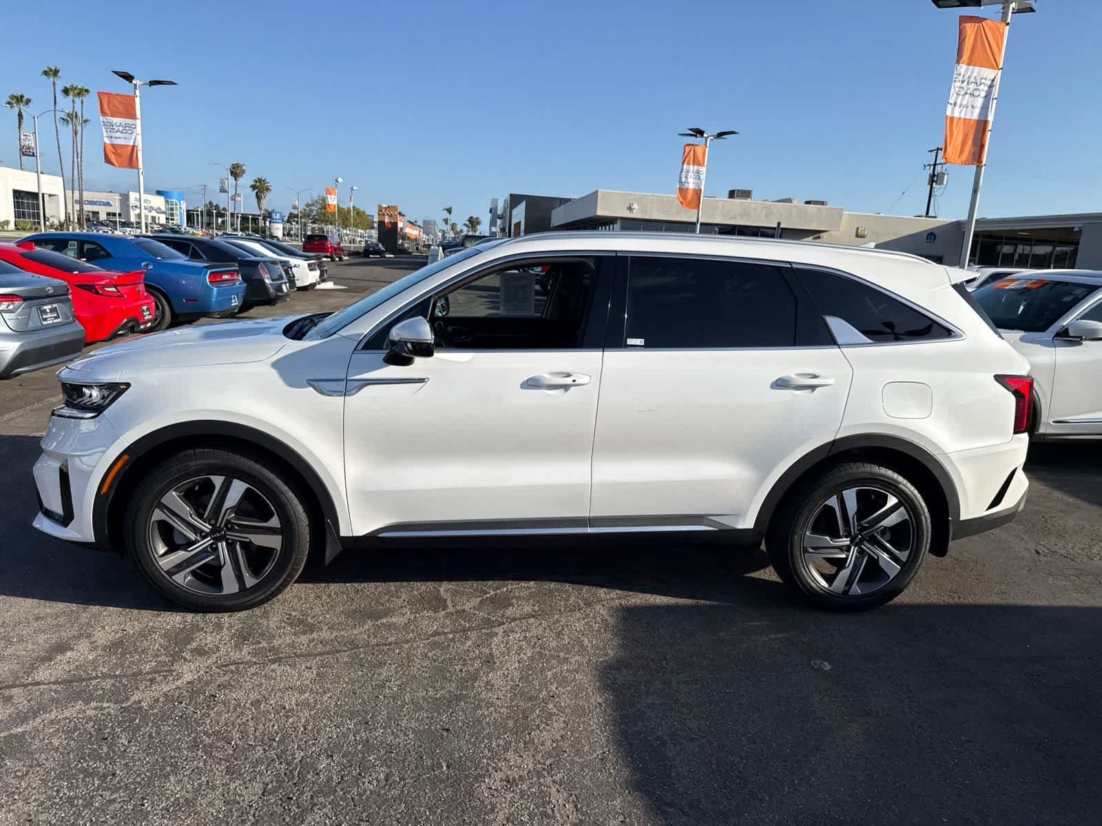 Used 2023 Snow White Pearl Kia EX image 19