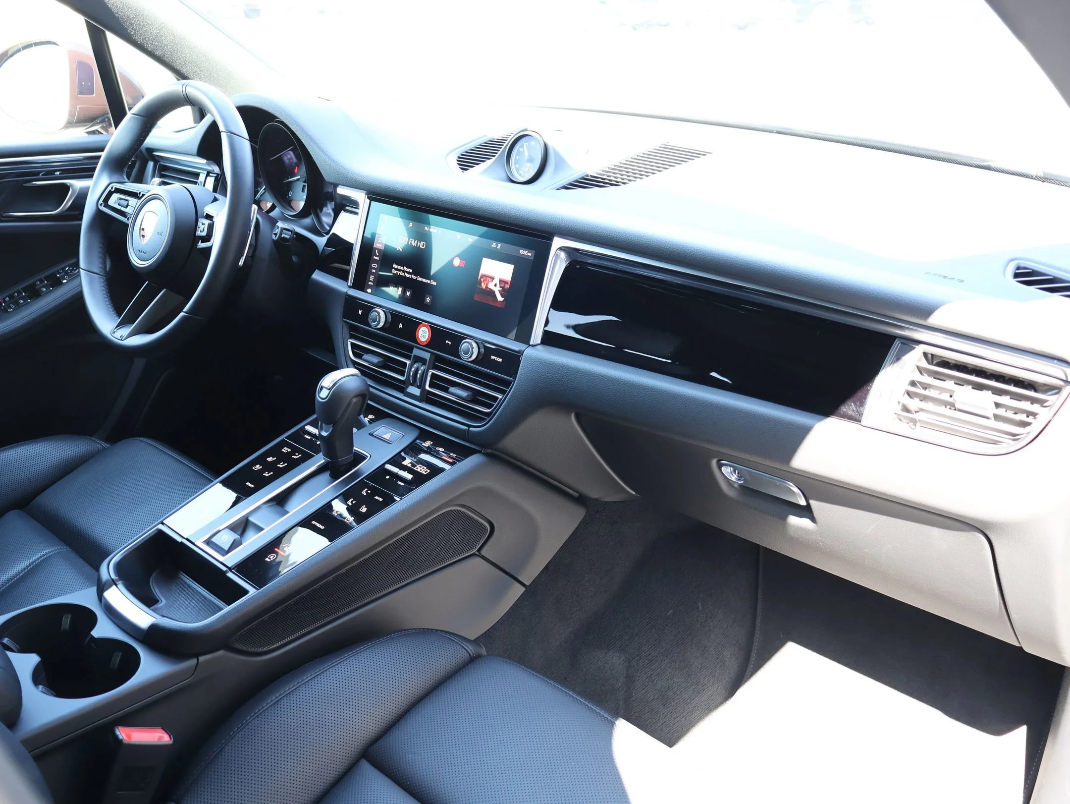 2026 Porsche Macan - Photo 27