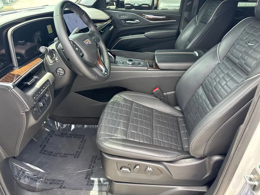 Used 2023 White Cadillac Sport Platinum image 9