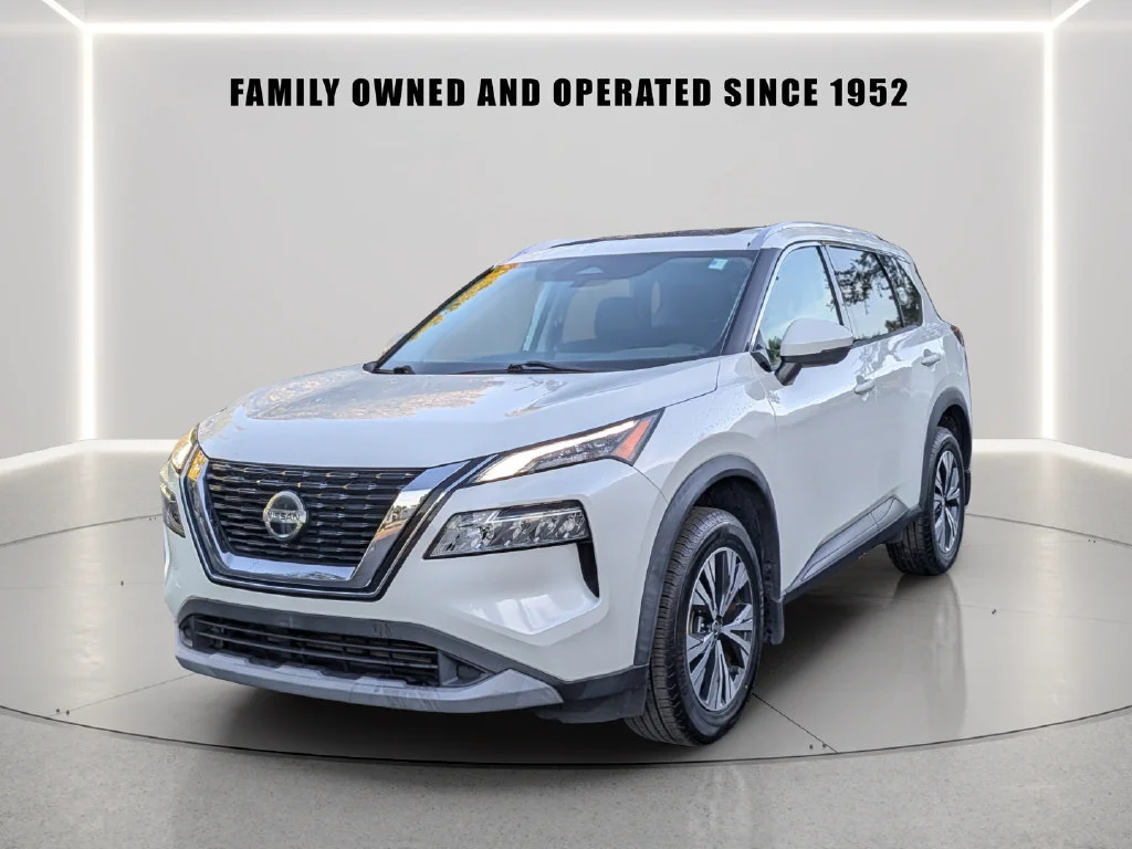 Used 2021 White Nissan SV image 3