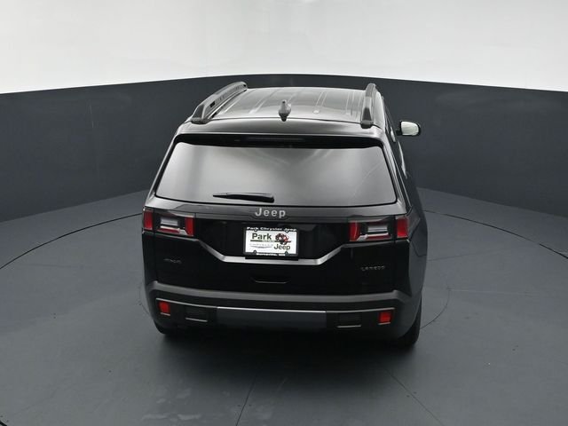 New 2026 Diamond Black Crystal Pearl-Coat Exterior Paint Jeep Laredo image 13