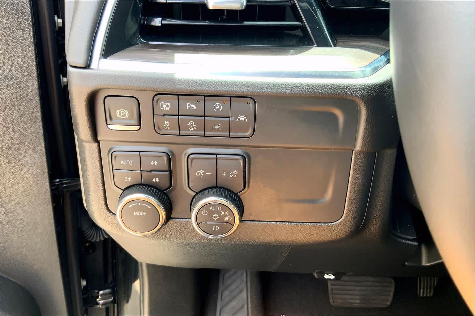 Used 2025 Black Chevrolet Z71 image 32