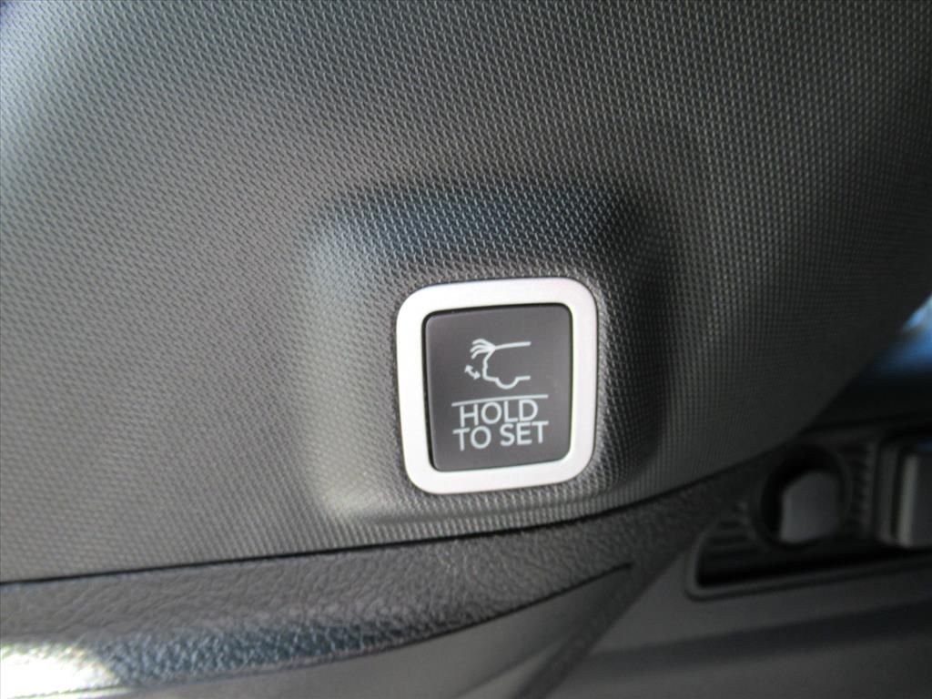 New 2026 Diamond Black Crystal Pearl-Coat Exterior Paint Jeep Limited image 34