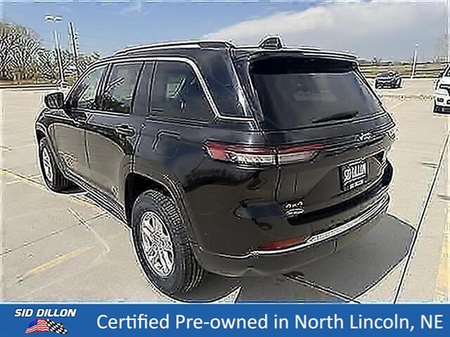 Used 2023 Diamond Black Crystal Pearlcoat Jeep Laredo image 7