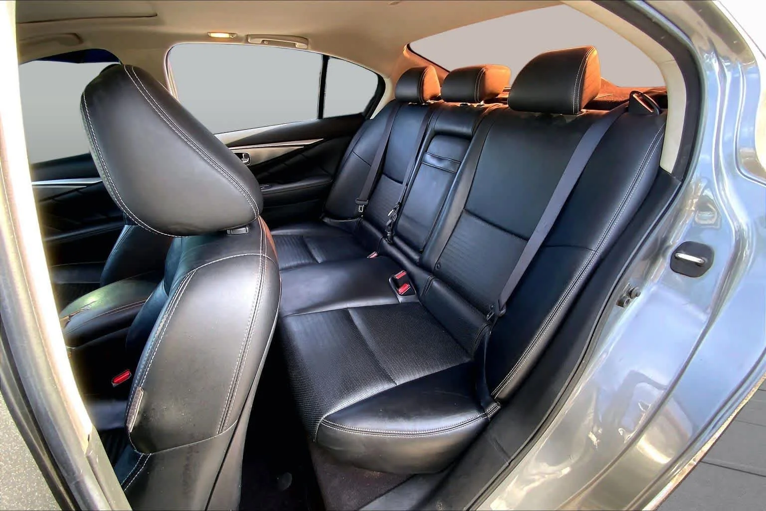 Used 2018 Graphite Shadow INFINITI 3.0t SPORT image 17