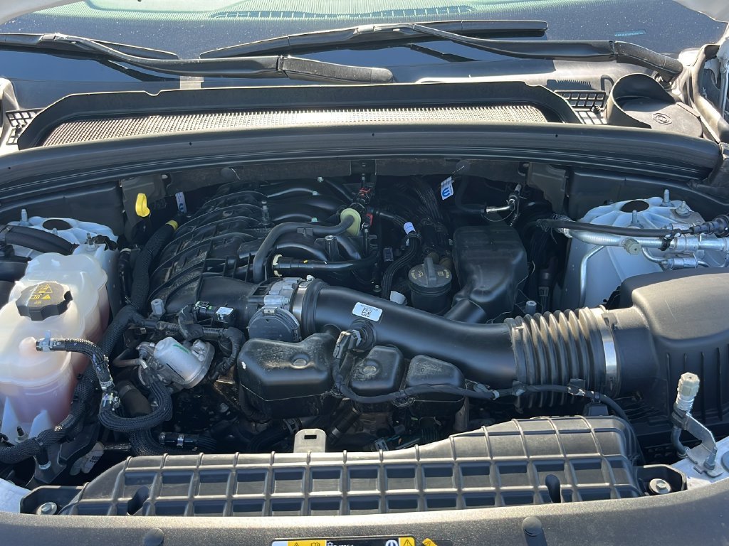 Used 2023 White Jeep Altitude image 24