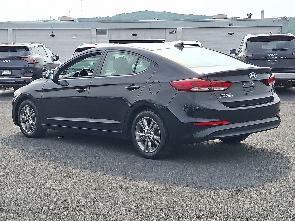 Used 2017 Black Hyundai SE image 4