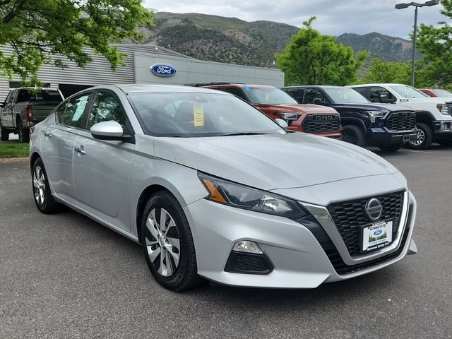 Used 2022 Silver Nissan 2.5 S image 1
