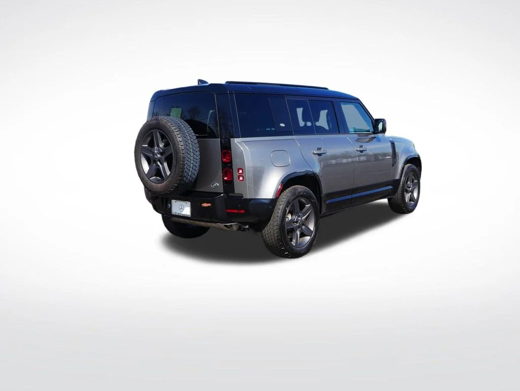 Used 2023  Land Rover X-Dynamic SE image 5