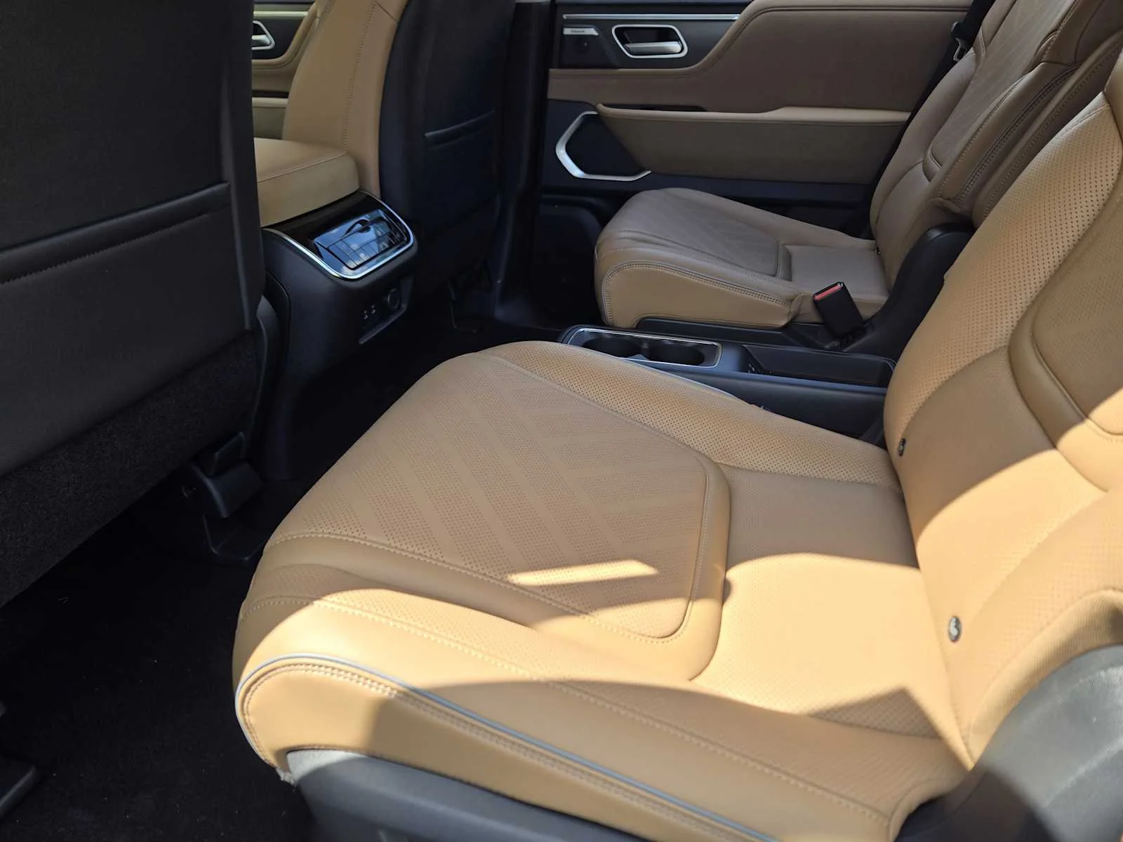 New 2026 RADIANT WHITE INFINITI Luxe 2WD image 17