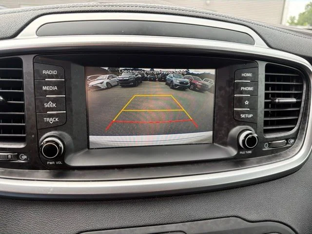 Used 2020 White Kia L image 17