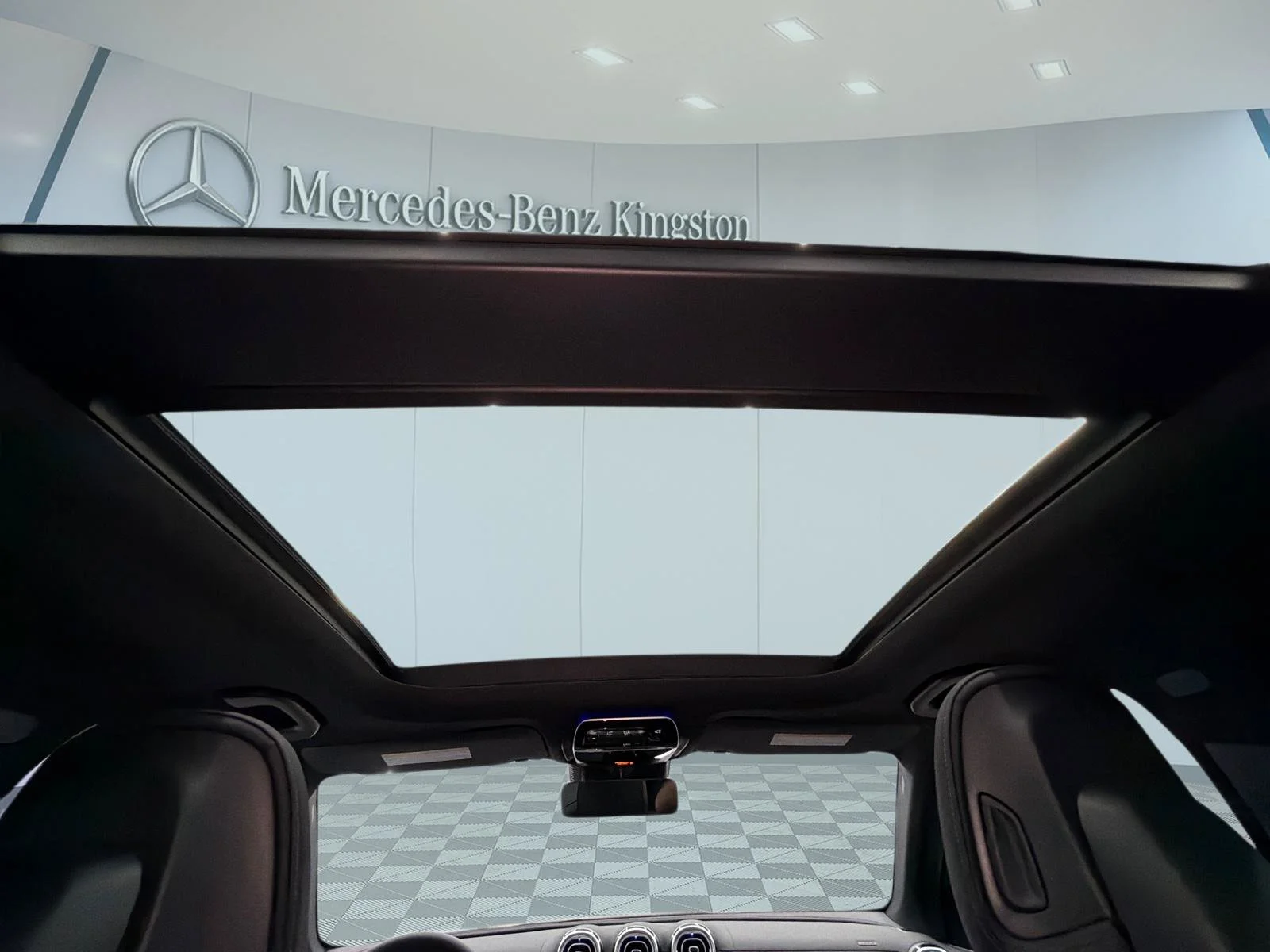 New 2027 White Mercedes-Benz GLC 300 image 27