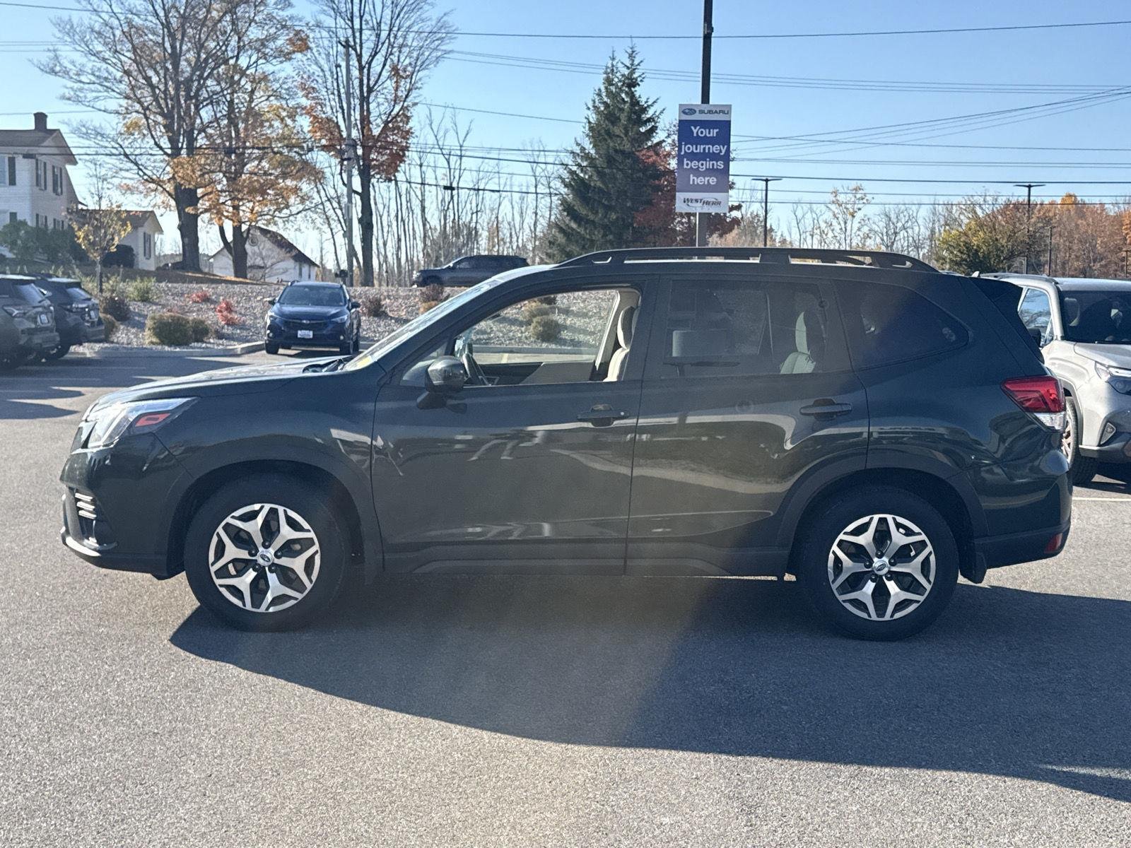 Used 2024 Cascade Green Silica Subaru Premium image 6