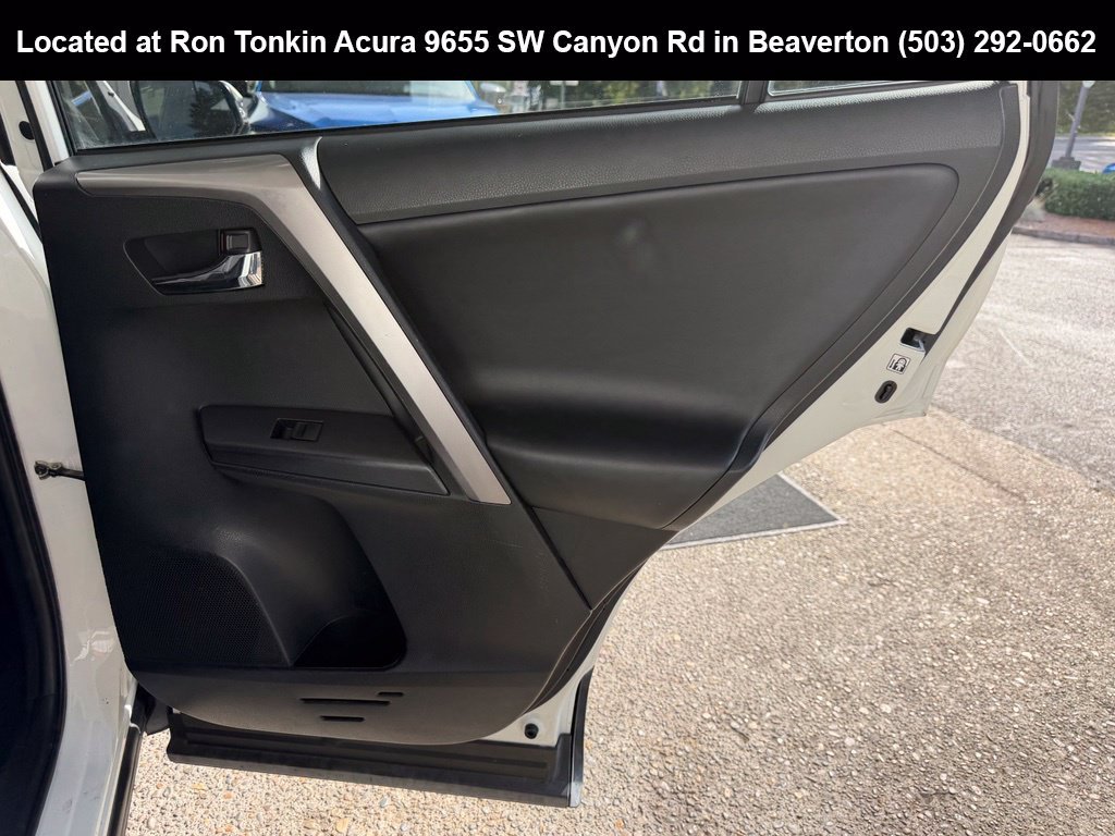 Used 2018 Super White Toyota XLE image 27