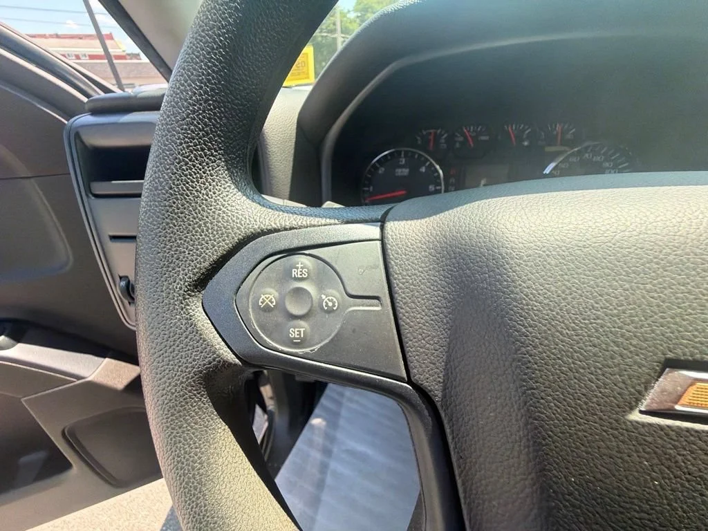 Used 2018 GRAPHITE METALLIC Chevrolet LS image 32