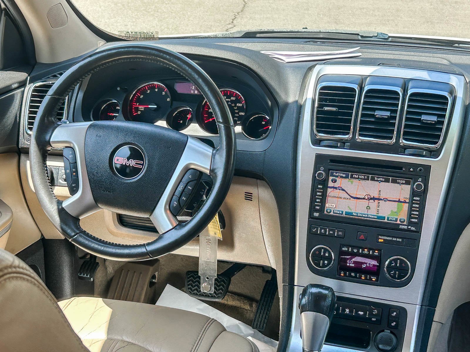 Used 2011 WHITE DIAMOND TRI GMC SLT2 image 12