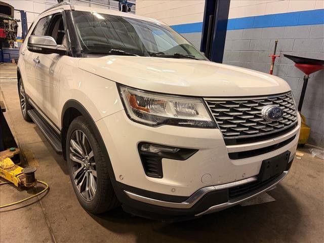 Used 2018 White Platinum Metallic Tri-Coat Ford Platinum image 3