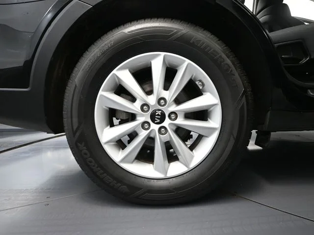 2019 Kia Sorento LX - Photo 13
