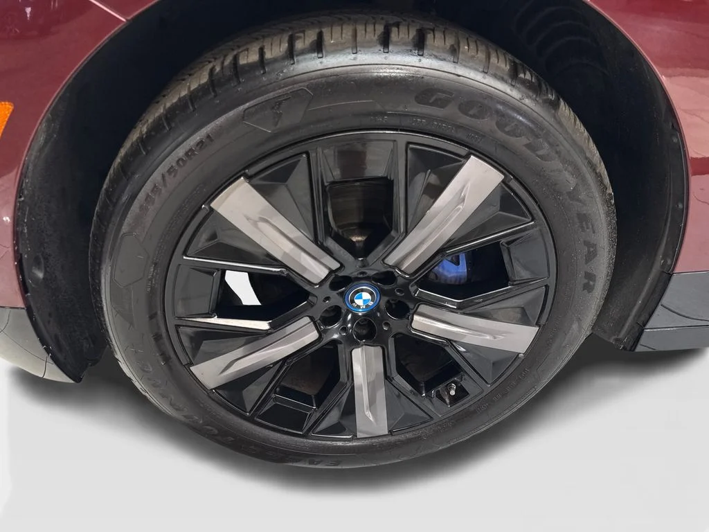 Used 2024 Red BMW xDrive50 image 84
