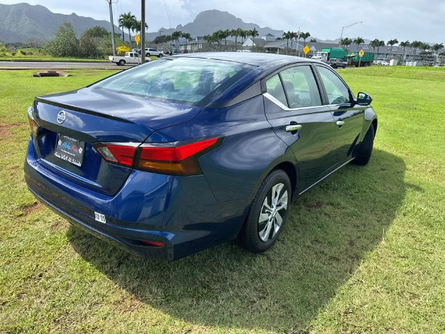 Used 2021 Blue Nissan 2.5 S image 7