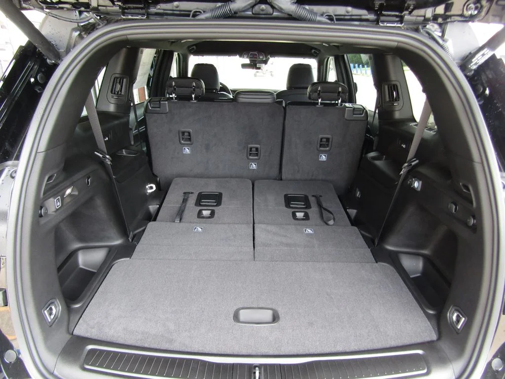 New 2026 Diamond Black Crystal Pearlcoat Jeep Altitude image 35