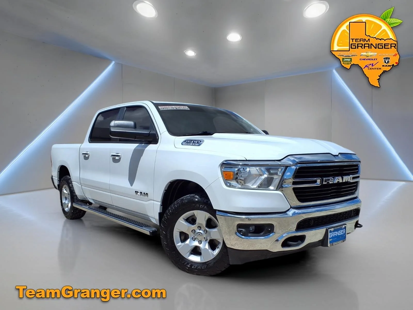 2020 RAM 1500 Big Horn/Lone Star 4x4 Crew Cab 5'7's photo