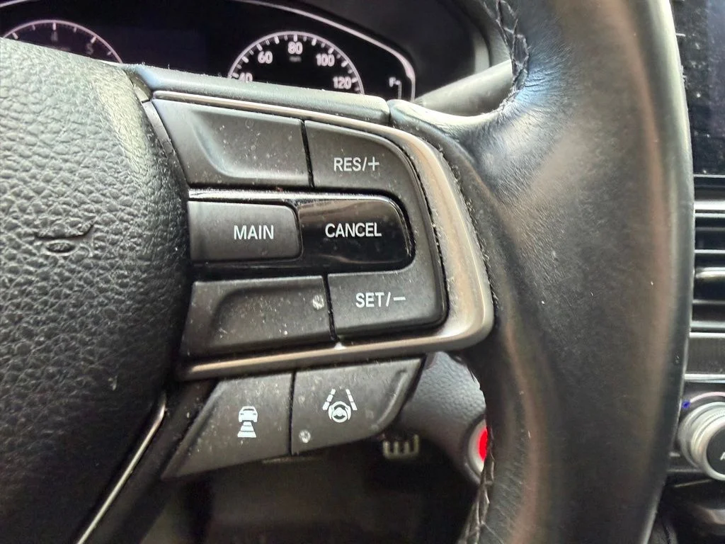 Used 2018  Honda Sport image 17