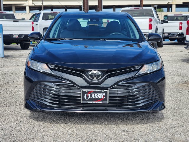 Used 2018 Toyota Camry LE with VIN 4T1B11HK5JU085697 for sale in Sugar Land, TX