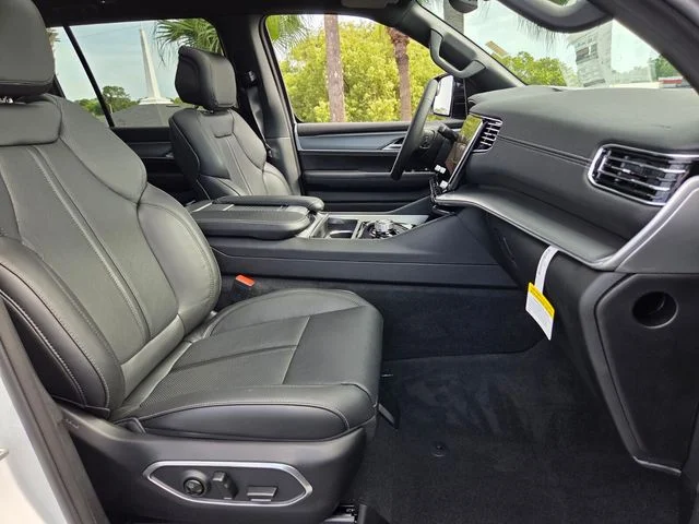 New 2026 Bright White Clear-Coat Exterior Paint Jeep  image 18
