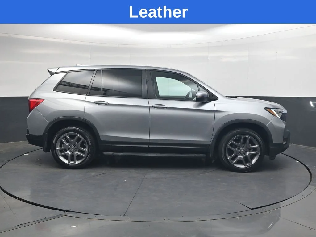 Used 2023 Lunar Silver Metallic Honda EX-L image 3