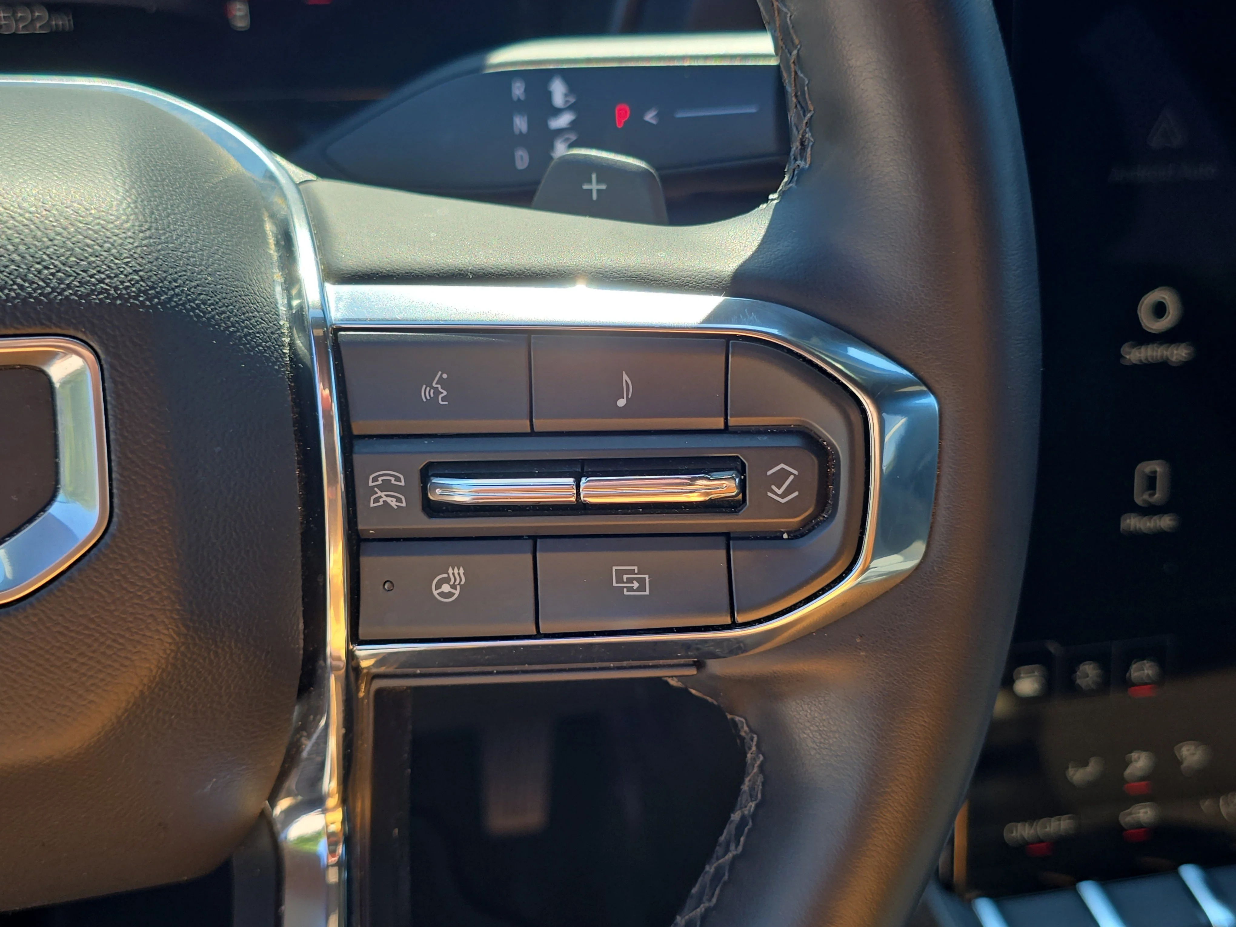 Used 2025 Summit White GMC AWD Elevation image 29