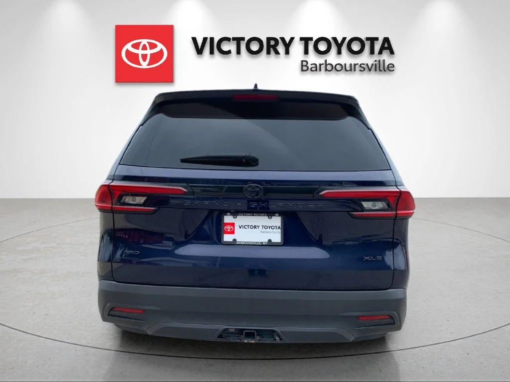 Used 2025  Toyota XLE image 4