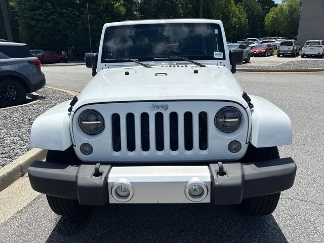 Used 2014 White Jeep Unlimited Sahara image 3