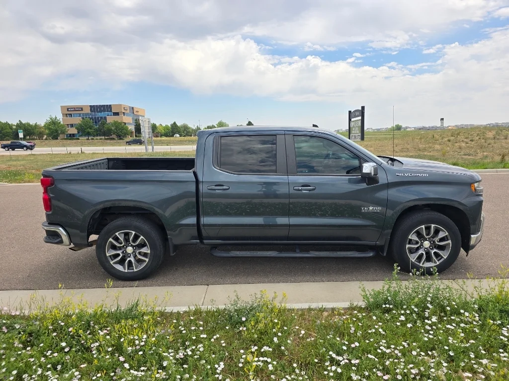 Used 2020 Shadow Gray Metallic Chevrolet LT image 6
