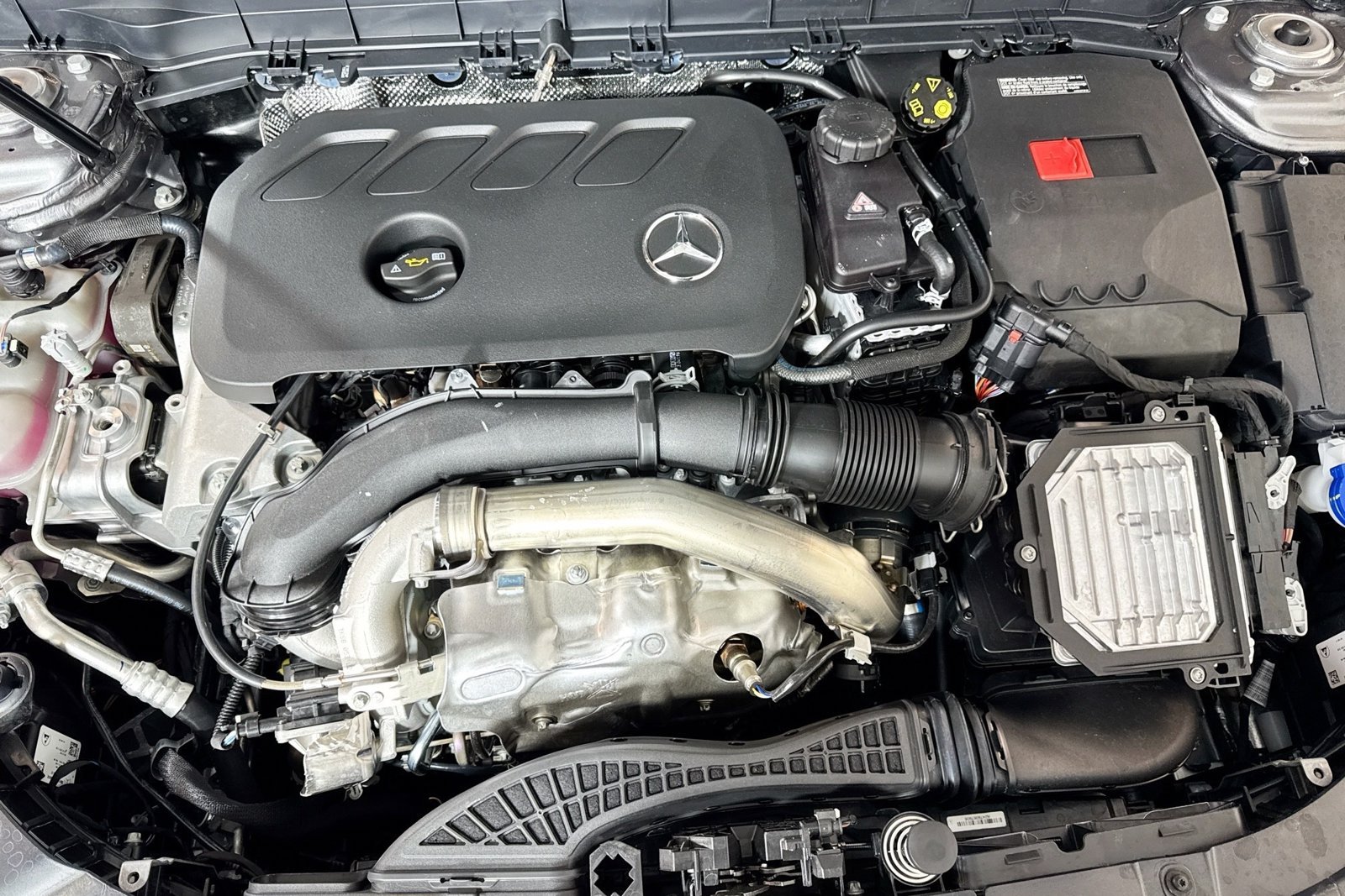 New 2026 Mountain Grey Metallic Mercedes-Benz GLB 250 image 9