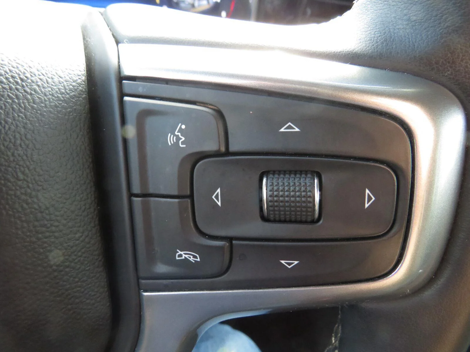 Used 2023 STERLING GRAY METALLIC Chevrolet RST image 31