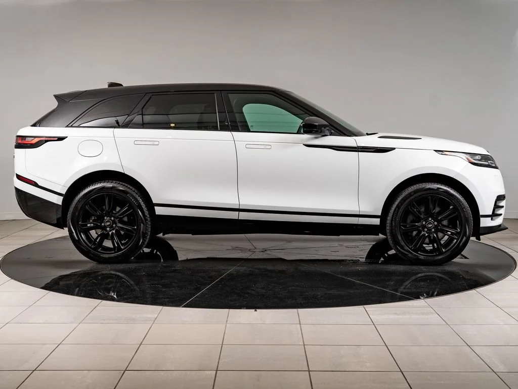 Used 2023 Fuji White Land Rover R-Dynamic S MHEV image 11