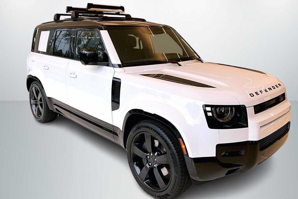 New 2026 White Land Rover X-Dynamic SE image 3