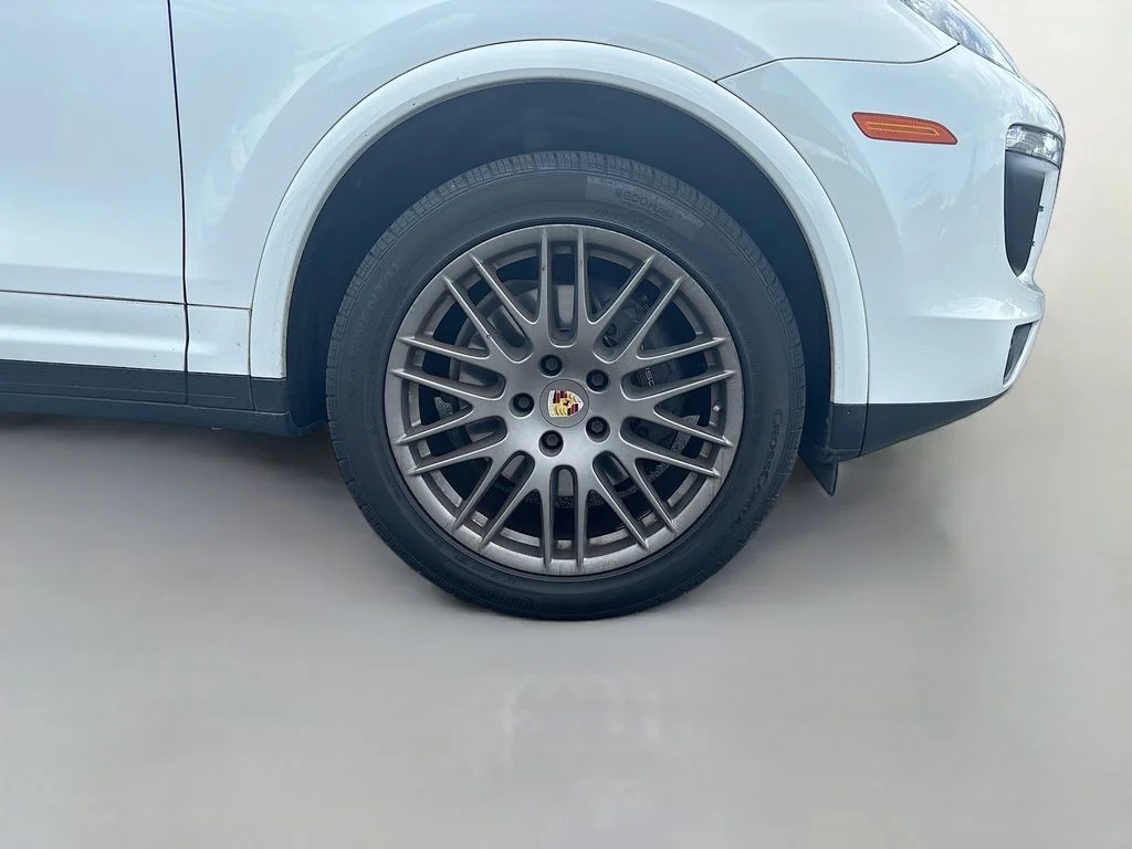 Used 2017 White Porsche Base image 10