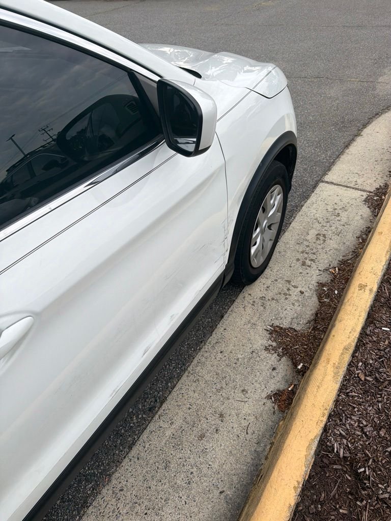 Used 2018 White Nissan S image 9