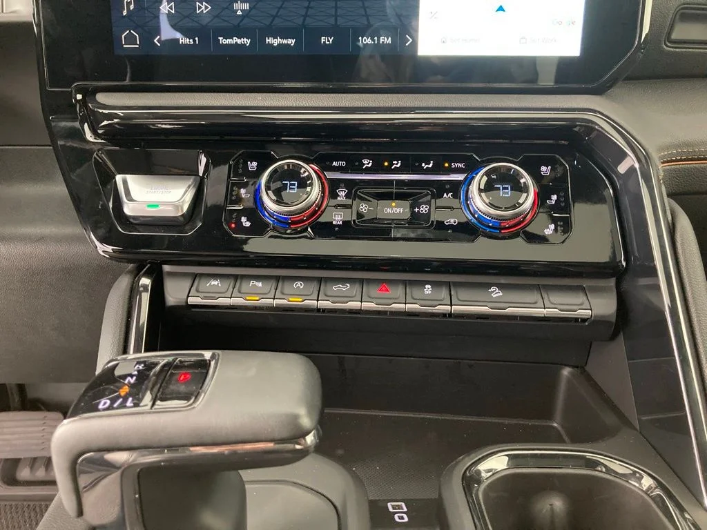 Used 2024 White GMC AT4 image 12
