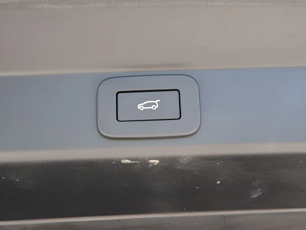 Certified Used 2024 Carpathian Gray Premium Metallic Land Rover Dynamic SE image 17