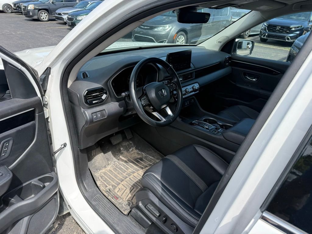 Certified Used 2023 Platinum White Pearl Honda Touring image 9